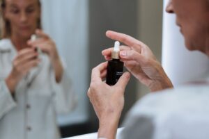 Coenzima Q10 na Pele Madura: Para Que Serve e Como Usar