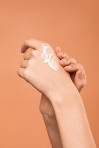 Creme para Mãos na Pele Madura: Rotina Completa (Não Só Contra Manchas)