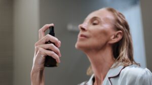 Óleo Facial ou Hidratante 2026: Qual Faz Mais Sentido pra Pele Madura?