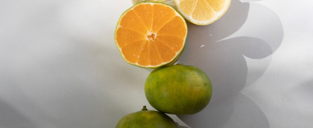 Vitamina C ou Ácido Tranexâmico: Qual Escolher para Manchas na Pele Madura?
