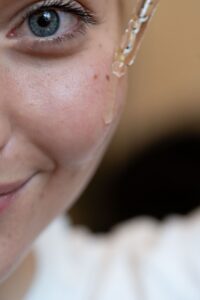 Vitamina C e Retinol Juntos: Dá Para Usar na Pele Madura?