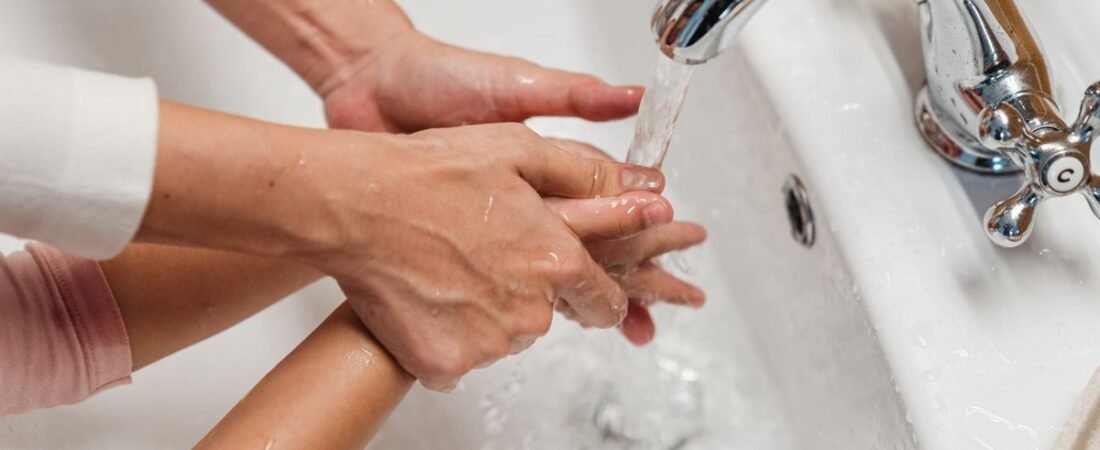 Creme para Mãos na Pele Madura 2026: Rotina Completa (Não Só Contra Manchas)