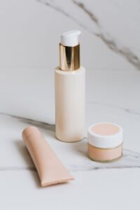 Fragrância no Skincare 2026: Pode Irritar a Pele Madura? O Que Saber Antes de Comprar