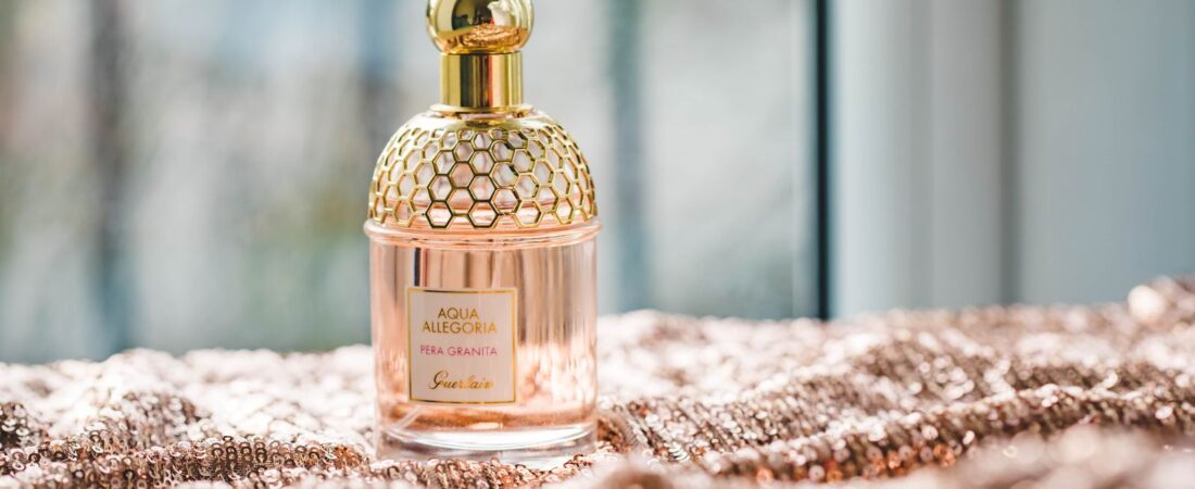 Fragrância no Skincare Pode Irritar a Pele Madura? O Que Saber Antes de Comprar