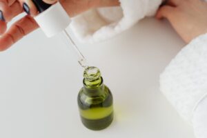 Óleo de Jojoba no Rosto: Para Que Serve na Pele Madura (2026)