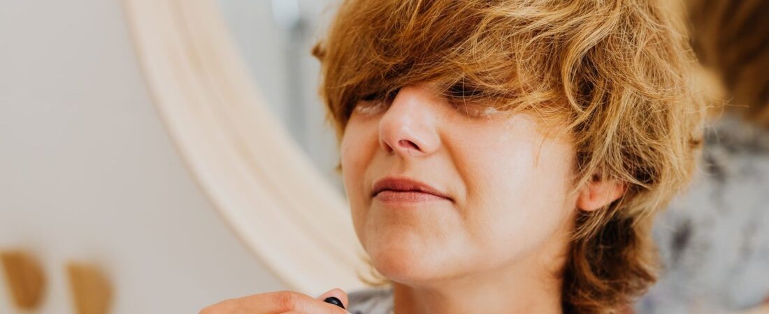 Óleo de Melaleuca no Rosto: Funciona para Acne? Como Usar (2026)