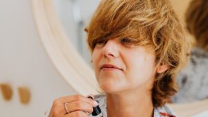 Óleo de Melaleuca no Rosto: Funciona para Acne? Como Usar (2026)