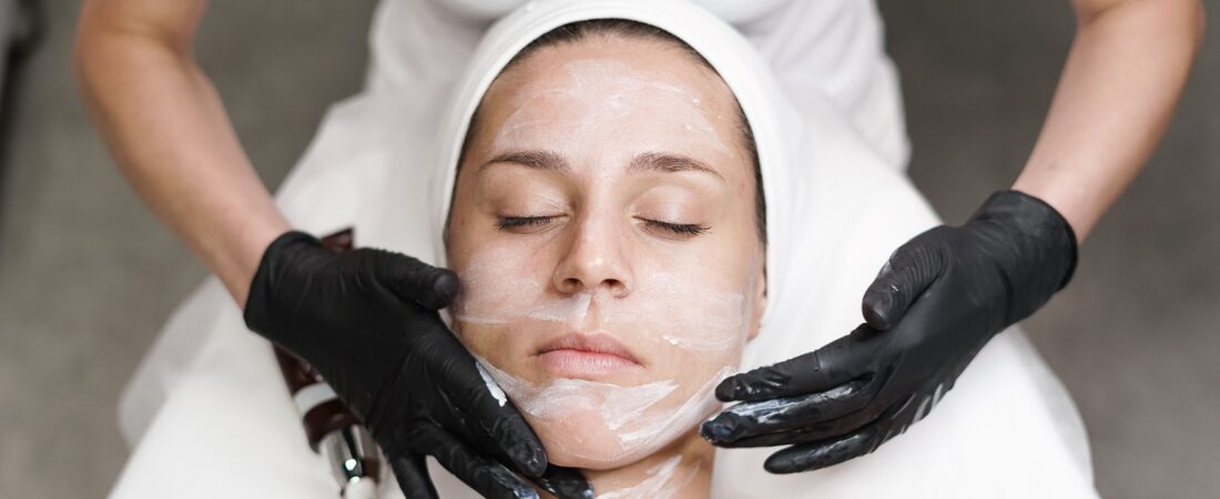Pads Esfoliantes para Poros (Pore Pads) 2026: Como Usar na Rotina da Pele Madura