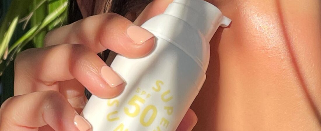 Por Que a Pele Fica Mais Sensível ao Sol na Menopausa