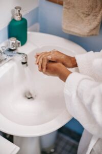 Sabonete Facial em Barra ou Líquido 2026: Qual Escolher para Pele Madura?