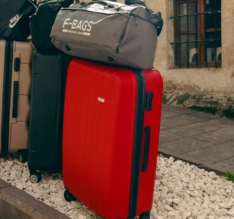 Skincare de Viagem 2026: Rotina Mínima para Pele Madura Sem Errar na Bagagem