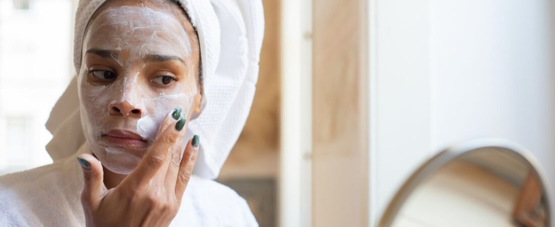 Umectante, Emoliente ou Oclusivo: Entenda as Camadas do Skincare na Pele Madura
