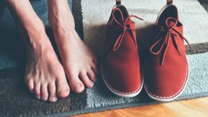 Calo no pé: 5 passos da AAD para tratar sem machucar