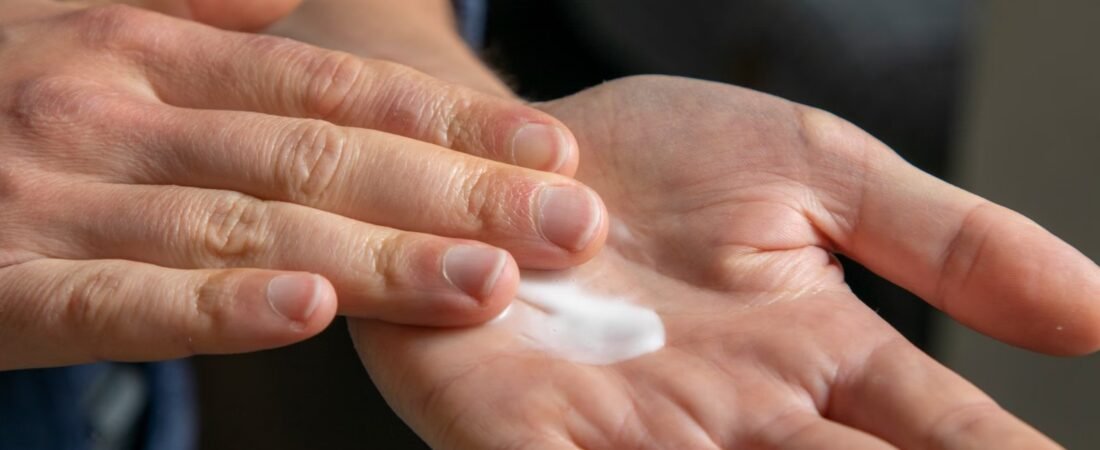 Cicaplast ou Bepantol Derma: Qual a Diferença e Qual Escolher na Pele Madura