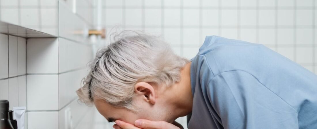 Dermatite seborreica no rosto: 6 gatilhos e como cuidar