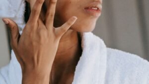 Garnier Vitamina C ou CeraVe Loção Hidratante: Qual Escolher para Pele Madura?