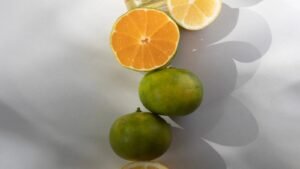Vitamina C ou Ácido Tranexâmico: Qual Escolher para Manchas na Pele Madura?
