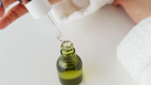 Óleo de Jojoba no Rosto: Para Que Serve na Pele Madura (2026)
